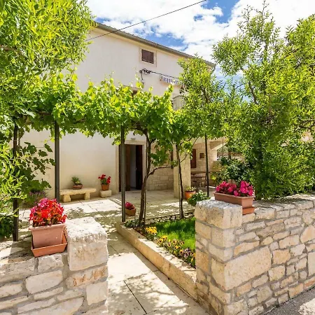 Apartament Cin