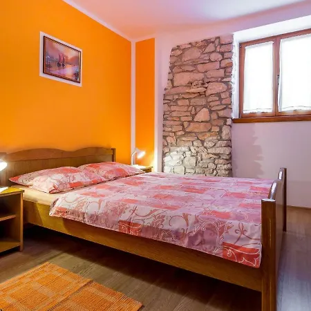 Apartament Cin *